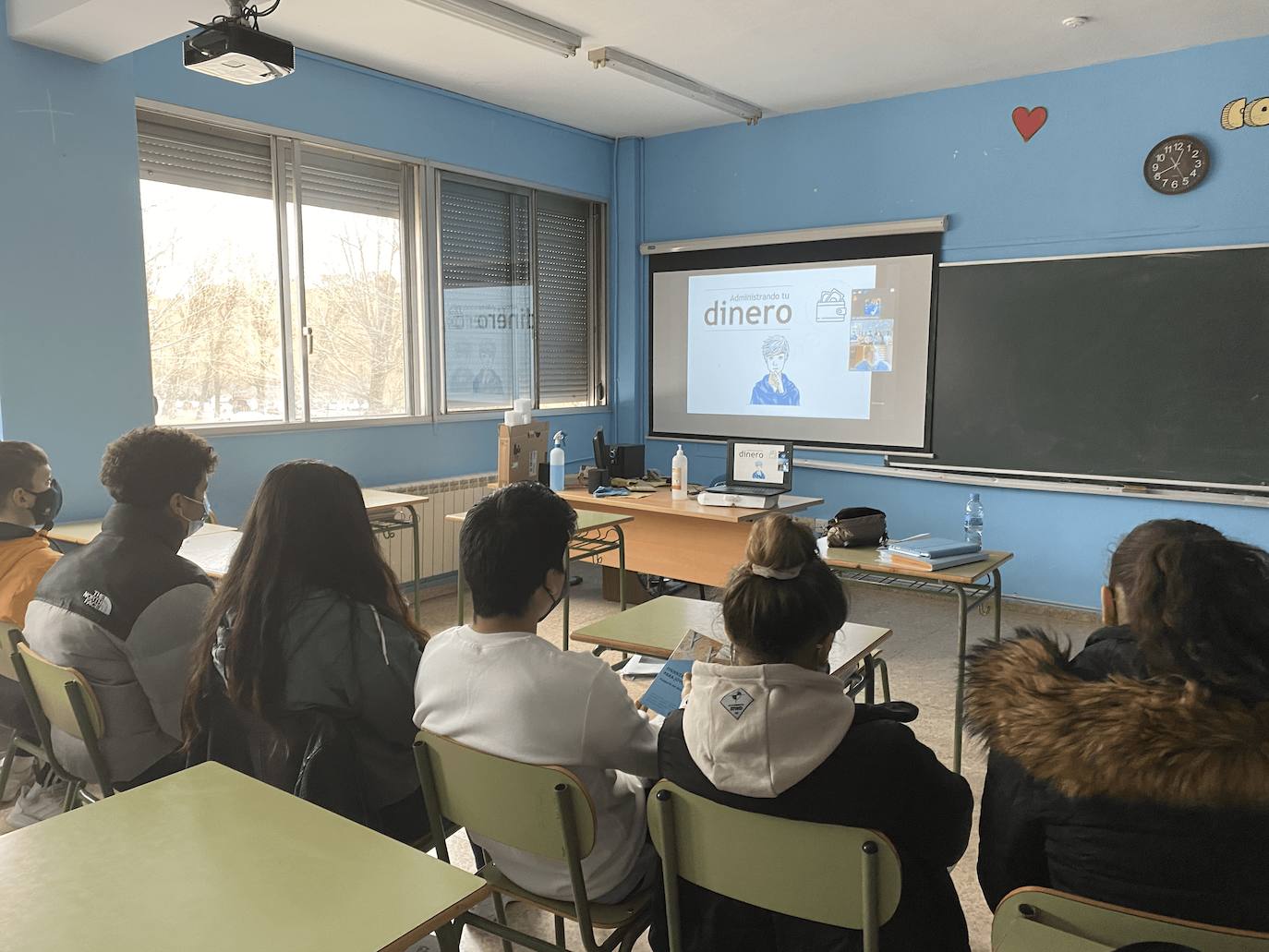 Voluntarios de CaixaBank forman a casi 250 jóvenes en finanzas básicas en Almería