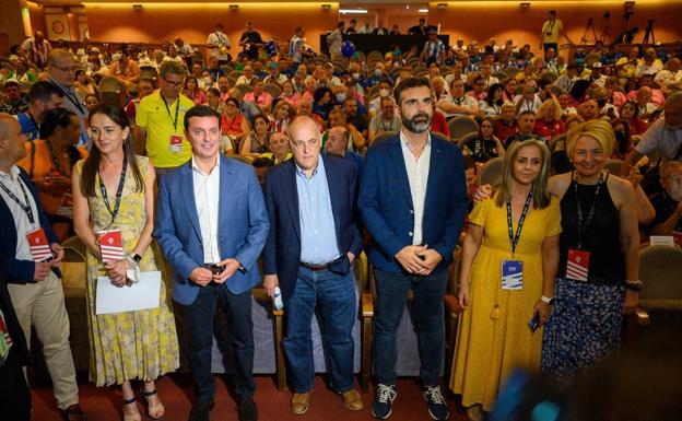 Almería homenajea a lo imprescindible del fútbol