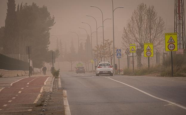 Aviso de la Aemet por la llegada de calima y 'rissagas' al Mediterráneo