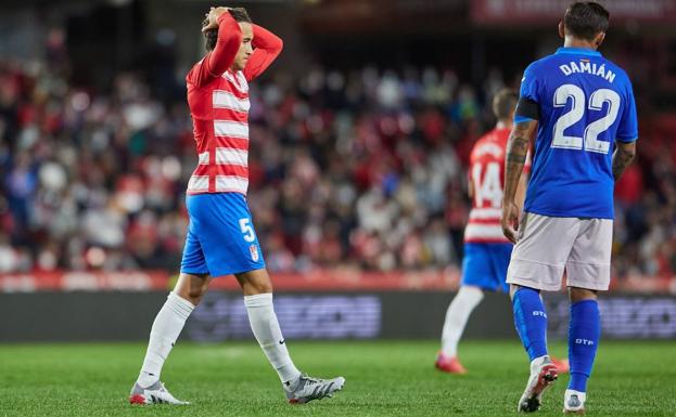 Aferrado a un tren del que no quiere bajarse