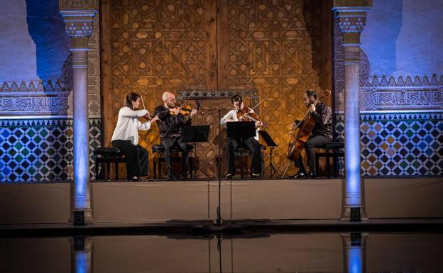 Estrellas del Cosmos reflejadas en el agua de los Arrayanes