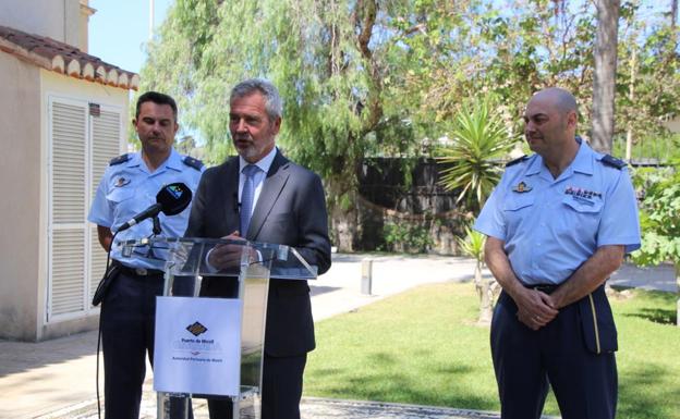 El Puerto de Motril homenajea al comandante saliente del EVA 9 y da la bienvenida al nuevo jefe de la Unidad