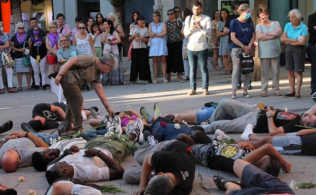 Acto de protesta en Jaén contra «una política migratoria que mata»