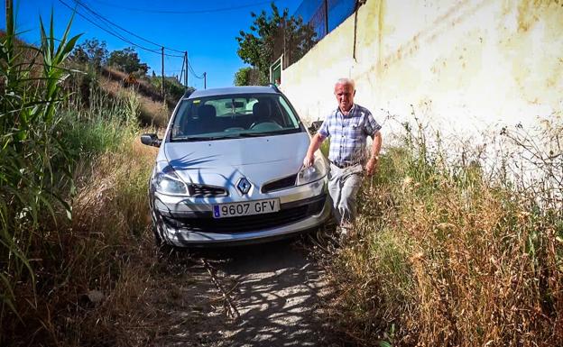 Año y medio sin poder vivir en su casa de Granada porque el camino se lo llevó una riada