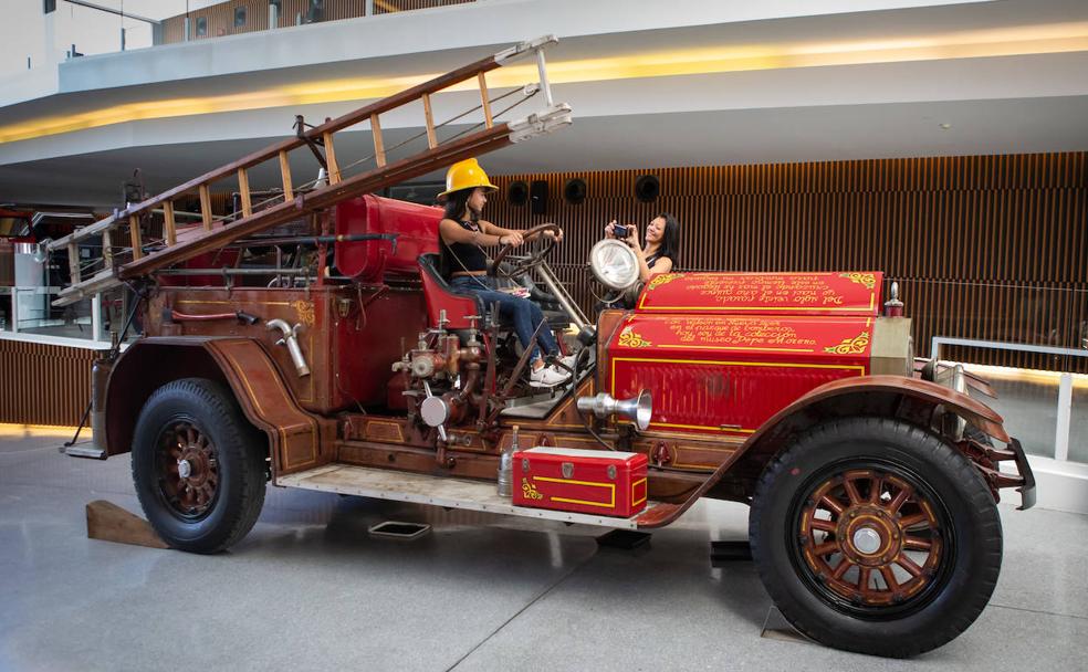 Dos siglos apagando fuegos en Granada
