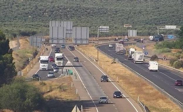 Controles especiales en la A-4, la A-44 y la A-32, con más viajes que antes de la covid