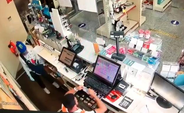 Dos conductores denunciados por 'picarse' y chocar entre ellos en una carrera por Granada