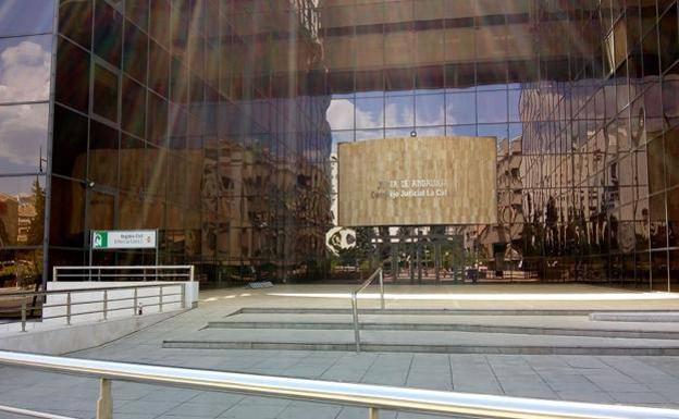 Abren juicio contra el conductor ebrio que mató a un motorista en Granada cuando iba a una vista por beber