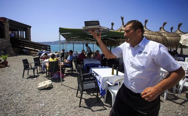 Un trabajador andaluz gana de media casi 8.000 euros al año menos que uno vasco