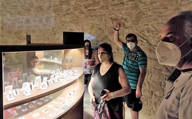 Los exvotos vuelven a Castellar tras ser sometidos a un proceso de conversación