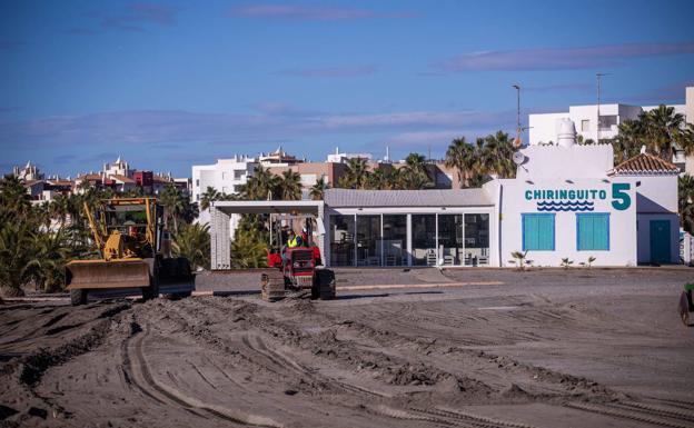 Motril insiste en que el aparcamiento es compatible con el uso de Playa de Poniente