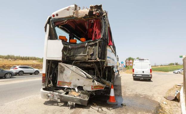 Un animal fue la causa del accidente entre dos autobuses y un turismo en Moraleda de Zafayona