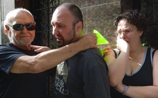 Luis, Diana y sus tres hijos no tienen que dejar su casa, de momento