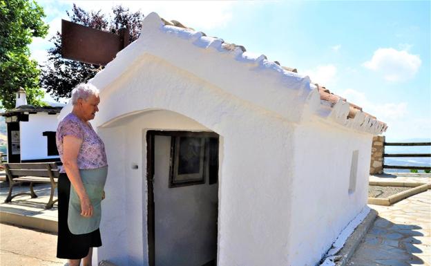 Ermitaña de las Ánimas por devoción en la Alpujarra