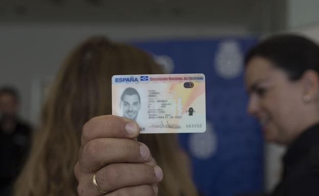 Casi dos meses de espera para renovar el DNI en Almería