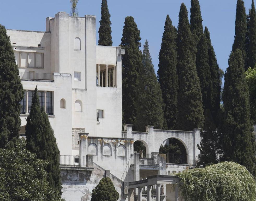 El carmen blanco granadino que deslumbra en la colina del Mauror