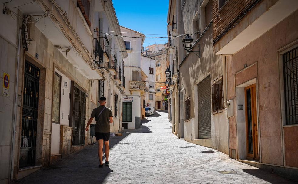 Pistachos, molinos y andenes sin tren