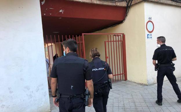 Acusan a dos mujeres de liarse a puñaladas durante una discusión en Granada