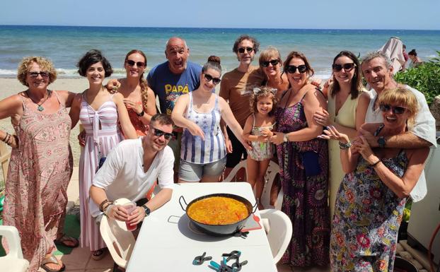 Una paella marinera para una despedida por lo alto
