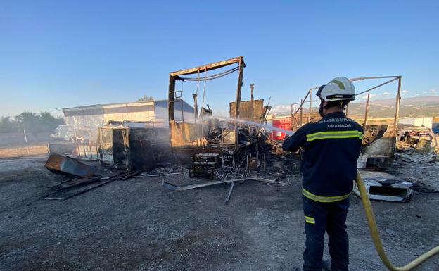 La Guardia Civil investiga el incendio en el Polígono Tecnológico de Ogíjares