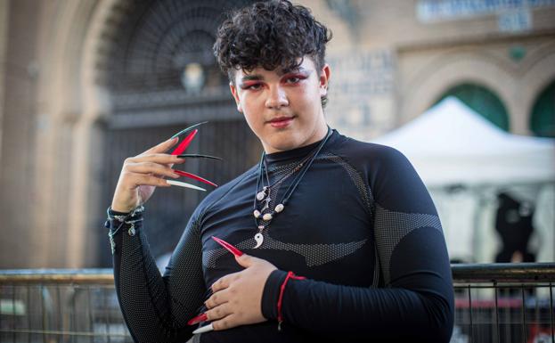 Ambiente Motomami para recibir a Rosalía en Granada