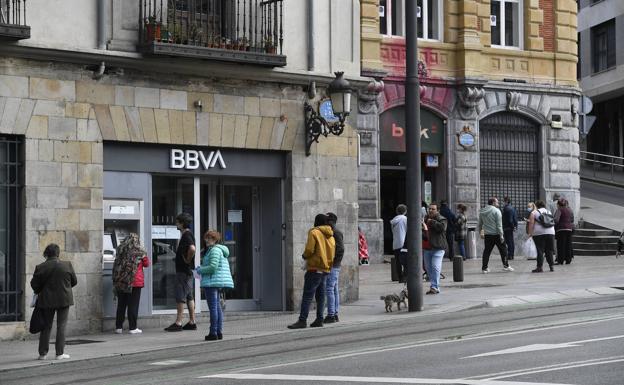 Casi 660.000 personas viven en uno de los 3.200 municipios sin acceso bancario