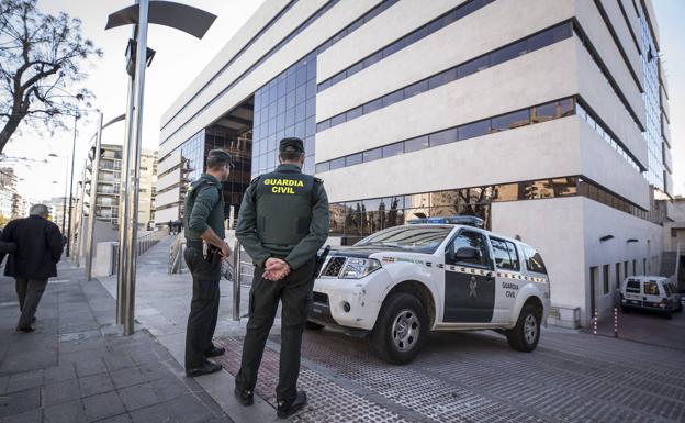 Encarcelan a tres hombres por intentar matar a puñaladas a un vecino de Pinos Puente