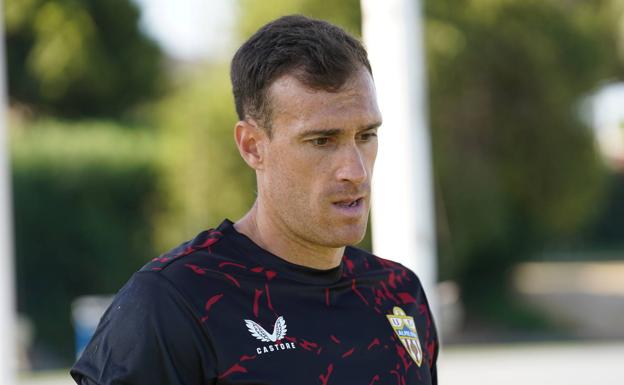 Fernando Martínez asegura que al Almería nadie le ganará en ilusión