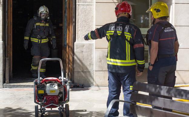 Acuden a un incendio y se encuentran con 800 plantas de marihuana en Pinos Puente