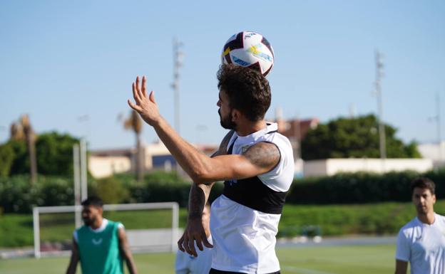 Álex Centelles vive en el Almería entre sueños cumplidos e ilusiones