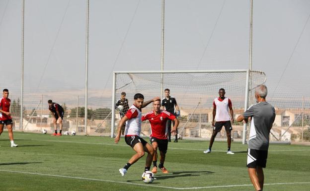 El Granada y el Vitória Guimaraes negocian la cesión de Antoñín