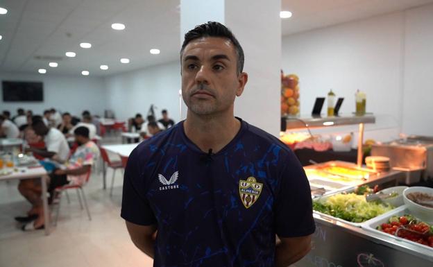 La UD Almería 'enseña' a comer a su plantilla