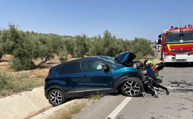 Fallece un hombre tras un choque frontal de dos vehículos en la A-302 en Jabalquinto