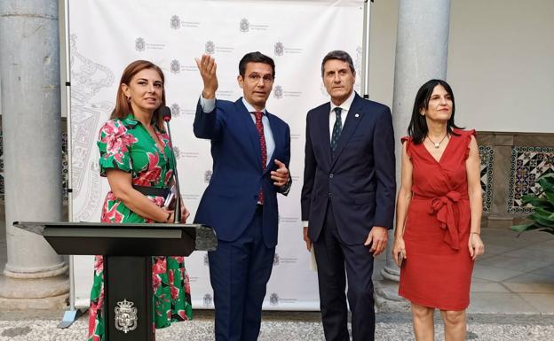 El alcalde inicia contactos para solicitar a la Junta la tasa turística