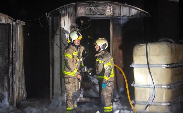 El fuego del Nevada solo dejó daños materiales en unos contenedores