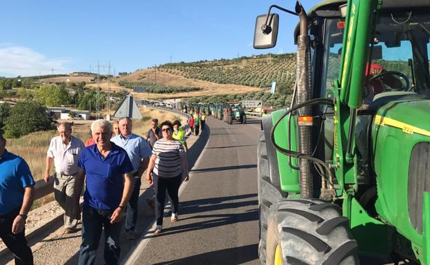 Los tractores toman este viernes las calles de la capital y otros cinco municipios de Jaén por los costes en el olivar