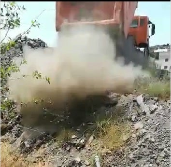 El PSOE de Almuñécar exige que se paralicen los vertidos de tierra que se están haciendo «sobre los vecinos de Las Peñuelas»