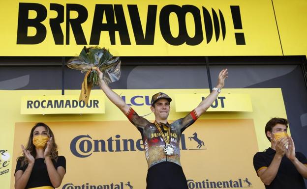 Van Aert gana la crono final del Tour con el campeón segundo