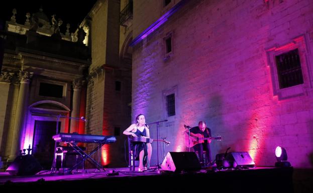 Valeria Castro ilumina con su voz la Catedral de Jaén como broche de oro de Consentidos