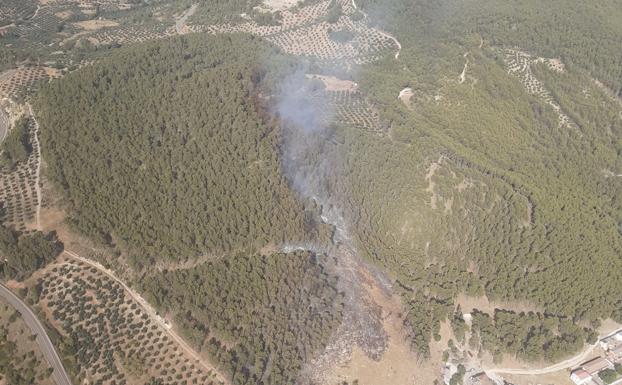 El incendio declarado el sábado en un paraje de Siles está controlado
