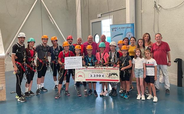 El Grupo de Espeleología de Villacarrillo recauda 2.250 euros en beneficio de ALES