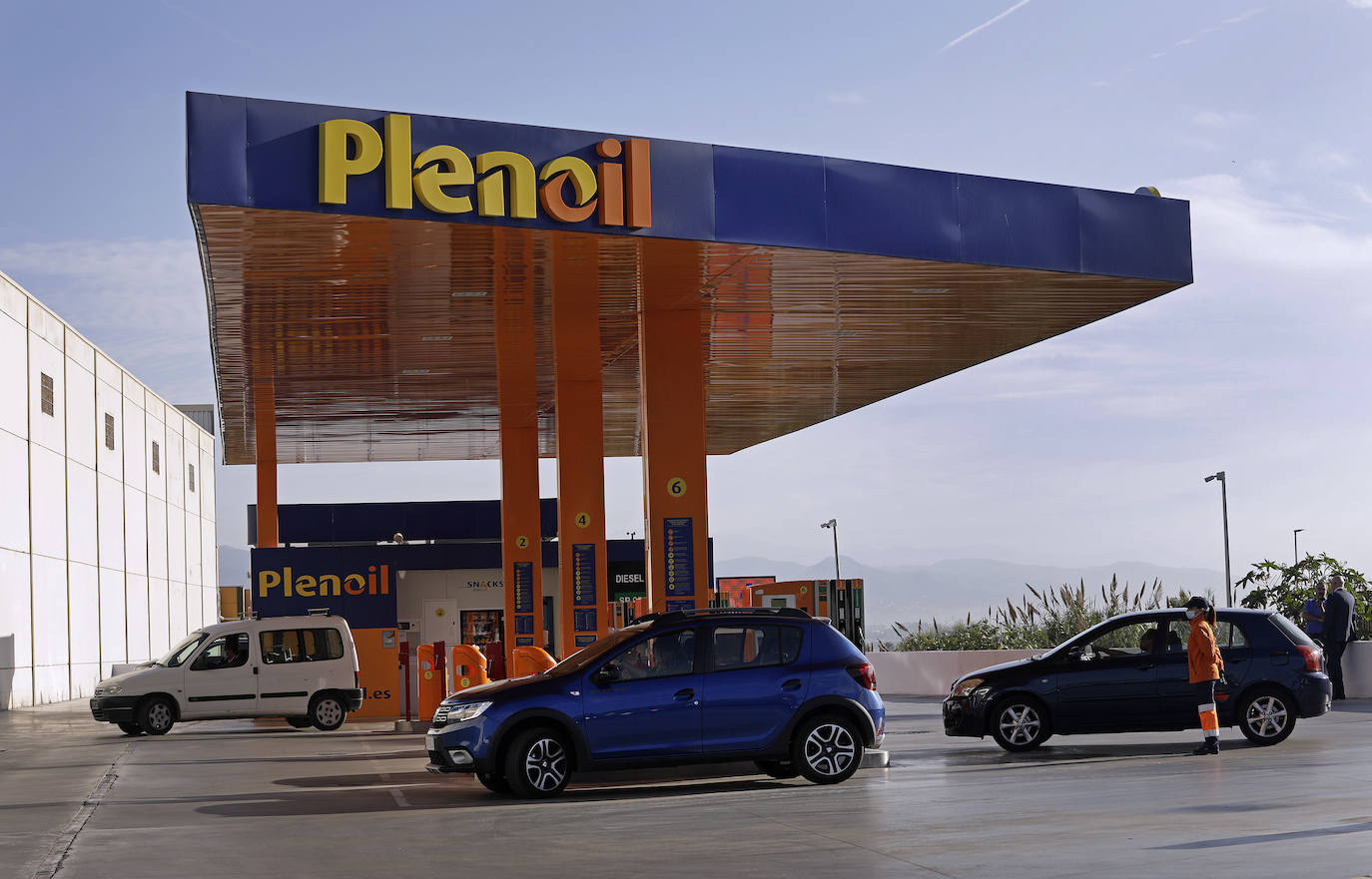 Las gasolineras 'low cost' multiplican sus ventas en Almería a pesar de la subida del combustible