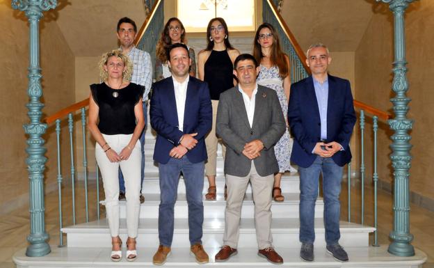 Empleo, turismo y servicios, principales asuntos abordados en la reunión de Reyes y Perales