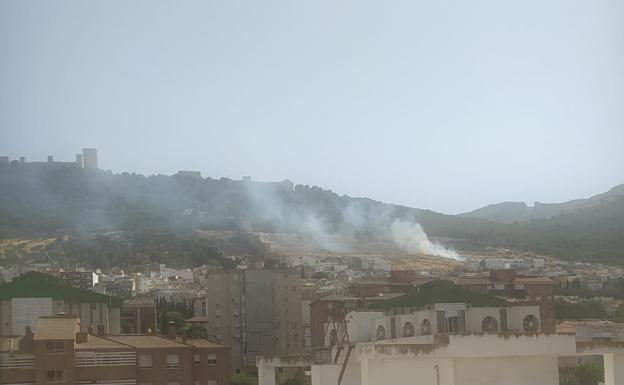 Declarado un incendio en las faldas del Castillo de Santa Catalina