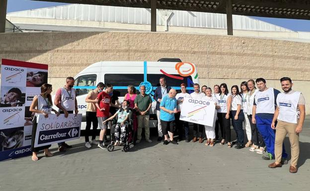 Donan un vehículo especial adaptado de nueve plazas a Aspace Jaén