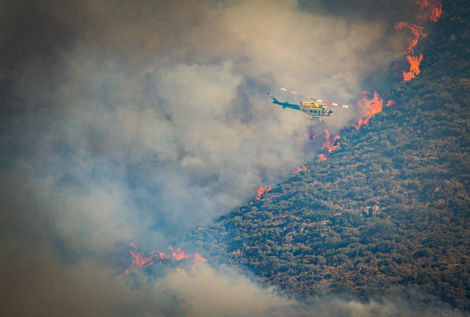 Las imágenes del incendio forestal de Pinos Puente, Atarfe y Albolote