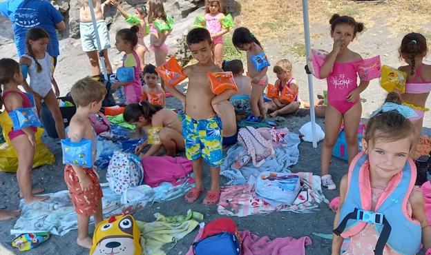 250 niños de Norte descubren el mar