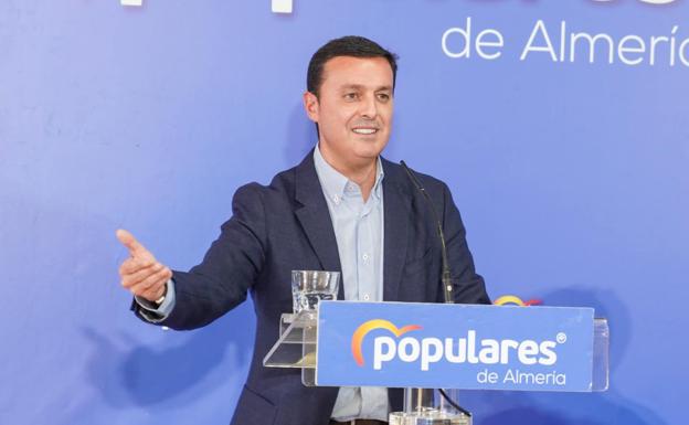 Javier Aureliano García: «Mi sitio está en la Diputación y al frente del PP de Almería»