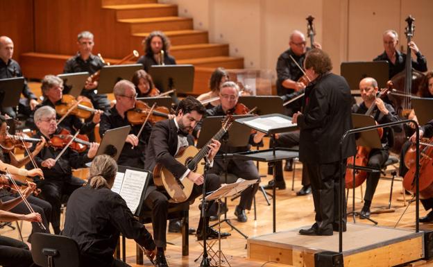 La OCG, Serebrier y Aguirre conectan Granada con América en el Festival de la Guitarra