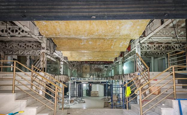 La UGR y los propietarios del mural de Juan Vida en Aliatar firman el convenio de cesión de la obra